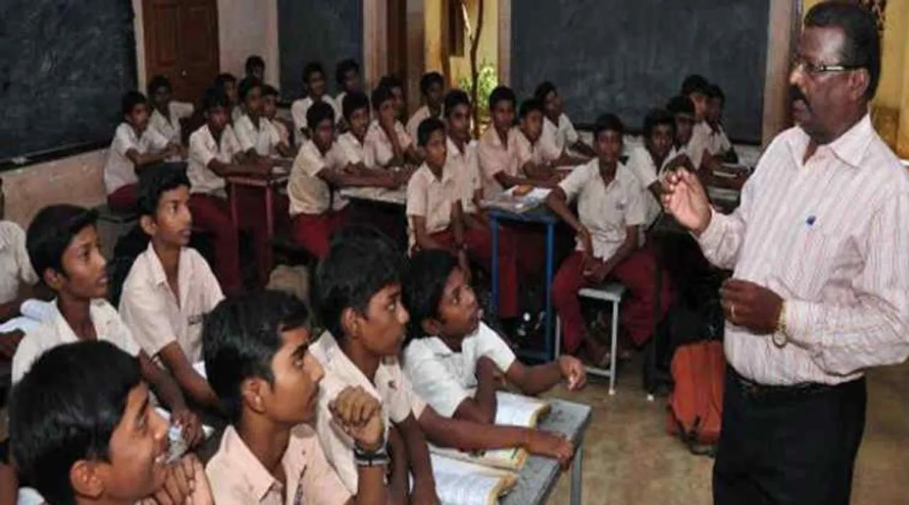 tamil nadu schools reopening, schools reopening, தமிகத்தில் பள்ளிகள் திறப்பு, பெற்றோர்களிடம் கருத்து கேட்ட பிறகே பள்ளிகள் திறப்பு, schools reopening on basis conslutation of parents of students, parents consultation meeting on november 9th, tamil nadu govt announced, தமிழக அரசு அறிவிப்பு