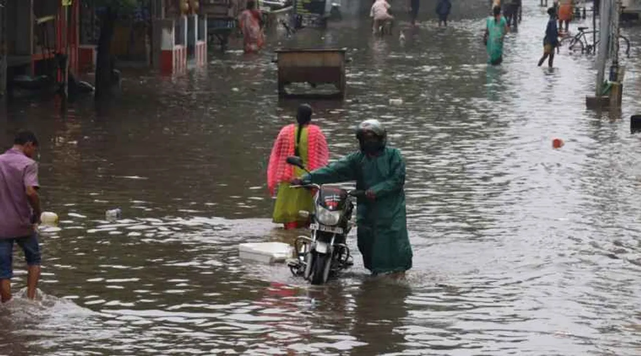 nivar cyclone, public holiday, what is what service allowed, நிவர் புயல், விடுமுறை, என்னென்ன சேவைகள் பாதிக்கும், என்னென்ன சேவைகள் பாதிக்காது, சென்னை, what is what service not allowed, chennai, chengalpet, cuddalore, nagai, நாகை, mayiladuthurai, கடலூர், villupuram, puduchery, karaikkal, thanjavur, thiruvarur, nivar cyclone, nivar cyclone landfall