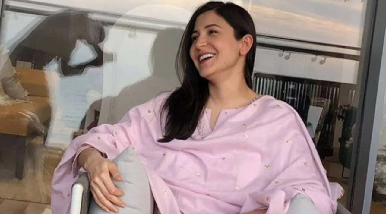 Anushka Sharma flaunts baby bump on fashion magazine's latest cover; looks gorgeous - வயிற்றில் குழந்தை... வைரல் அனுஷ்கா சர்மா