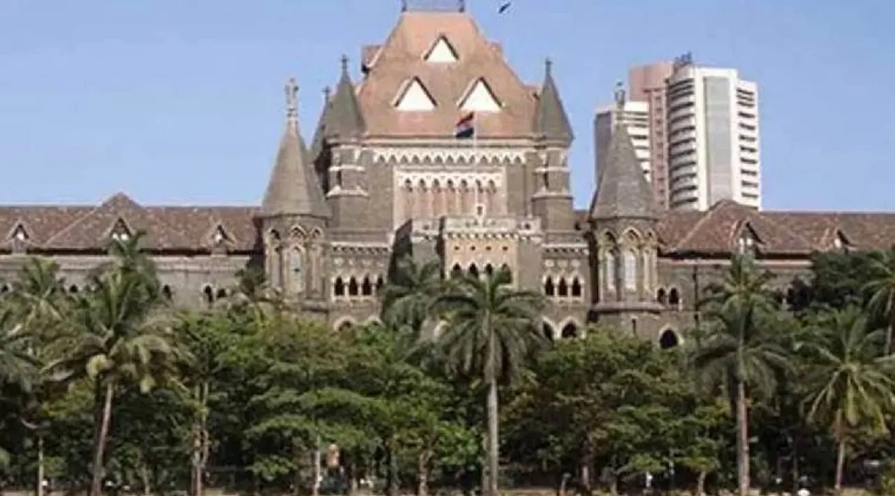 Sexual assault under POCSO needs skin to skin contact says Bombay HC உடலோடு தொடர்பு இருந்தால் மட்டுமே போக்சோ சட்டம்: மும்பை நீதிமன்றம் உத்தரவு