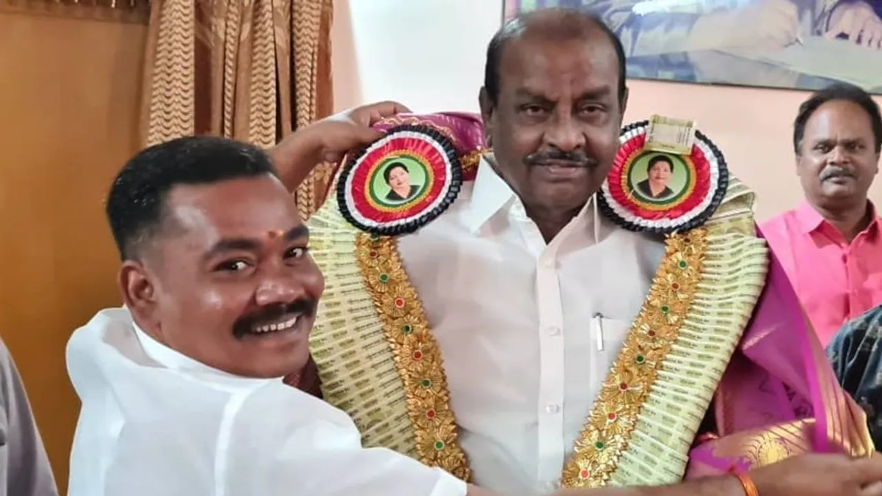 Tamil Nadu Elections 2021 : AIADMK candidate Natham R Viswanathan distributes money to the voters