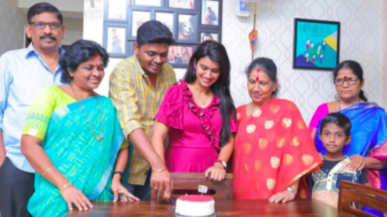 Serial actress Actress Sridevi Ashok Tamil News: Sridevi Ashok celebrating her birthday and wedding anniversary