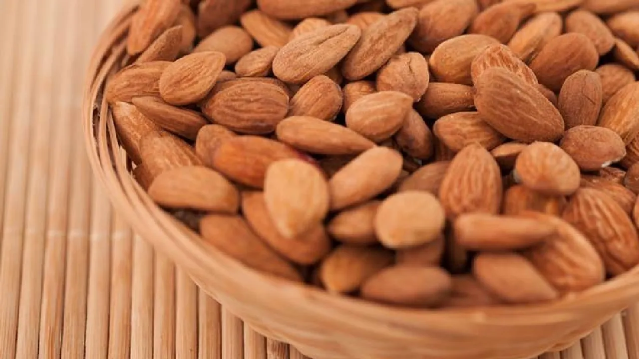 Healthy food Tamil News: How many almonds should you consume daily?