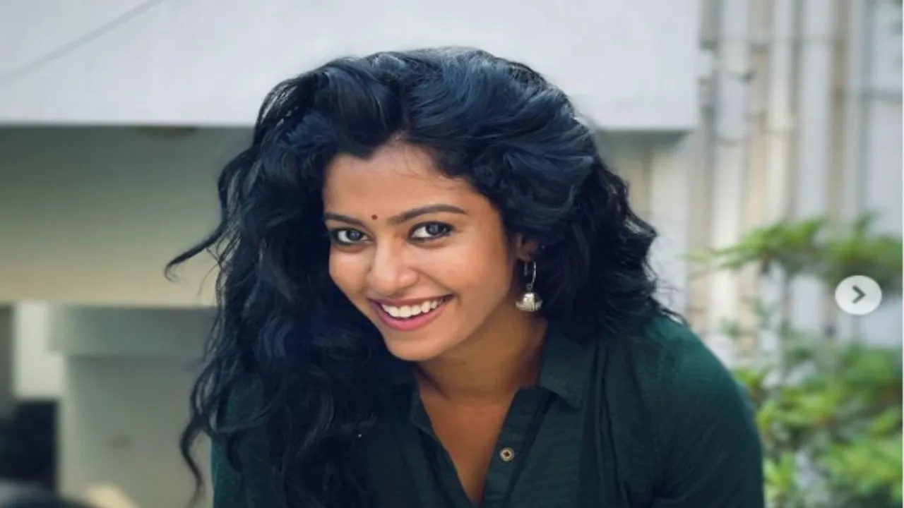 Bharathi Kannama Serial Actress Roshni Haripriyan Personals Tamil News