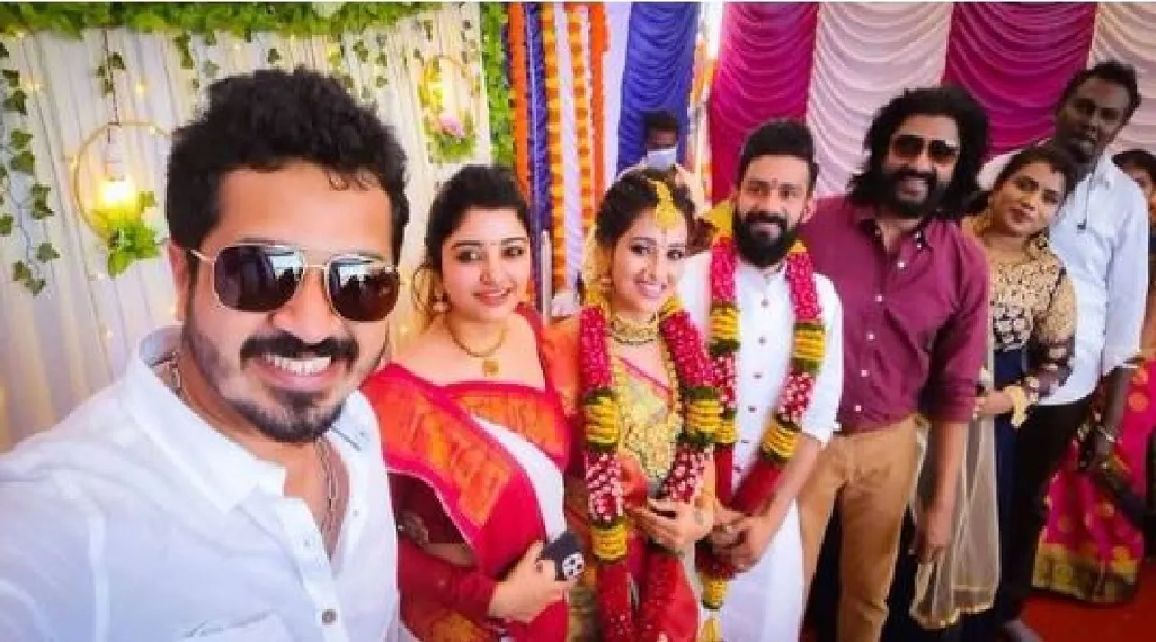 Tamil serial update Tamil News: Serial actress Mounika engagement viral photos