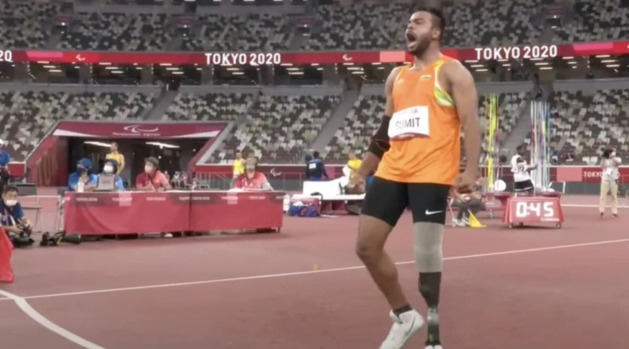 Tokyo Paralympics, Sumit Antil wins gold, Sumit Antil breaks world record thrice, சுமித் அன்டில் தங்க பதக்கம் வென்றார், சுமித் அன்டில், ஈட்டி எறிதலில் தங்க பதக்கம், டோக்கியோ பாரலிம்பிக்ஸ், சுமித் அன்டில் உலக சாதனை, india, tokyo paralympics javelin throws, javelin throws, Sumit Antil wins gold medal