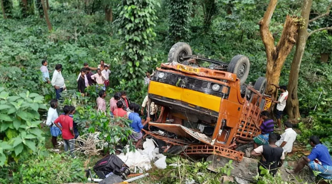 ஏற்காடு சென்ற சீரியல் படக்குழு வேன் விபத்து: 2 பேர் பலி