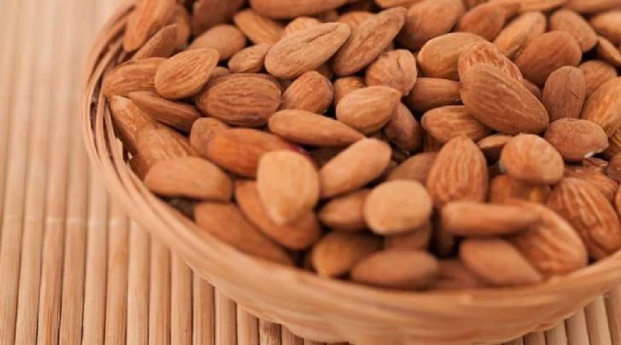 Tamil Health tips: daily consumption of almonds in tamil