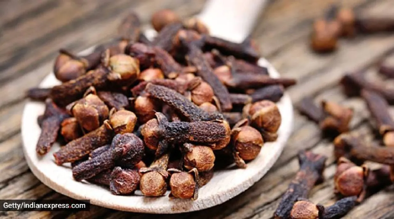 Health tips in tamil: Health benefits of cloves in tamil