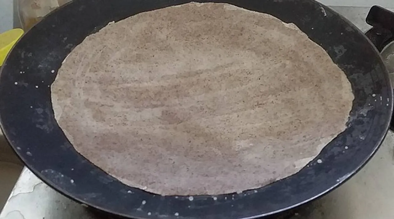 Millet recipes tamil: Jowar Roti or Chola Mavu Roti making in tamil