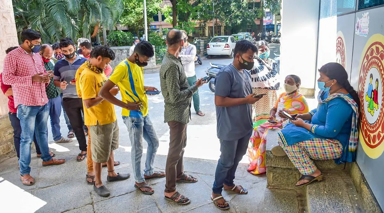 பூஸ்டர் டோஸூக்கு உலக சுகாதார அமைப்பு அனுமதி; அதிக ஆபத்து உள்ளவர்களுக்கு முன்னுரிமை அளிக்க பரிந்துரை