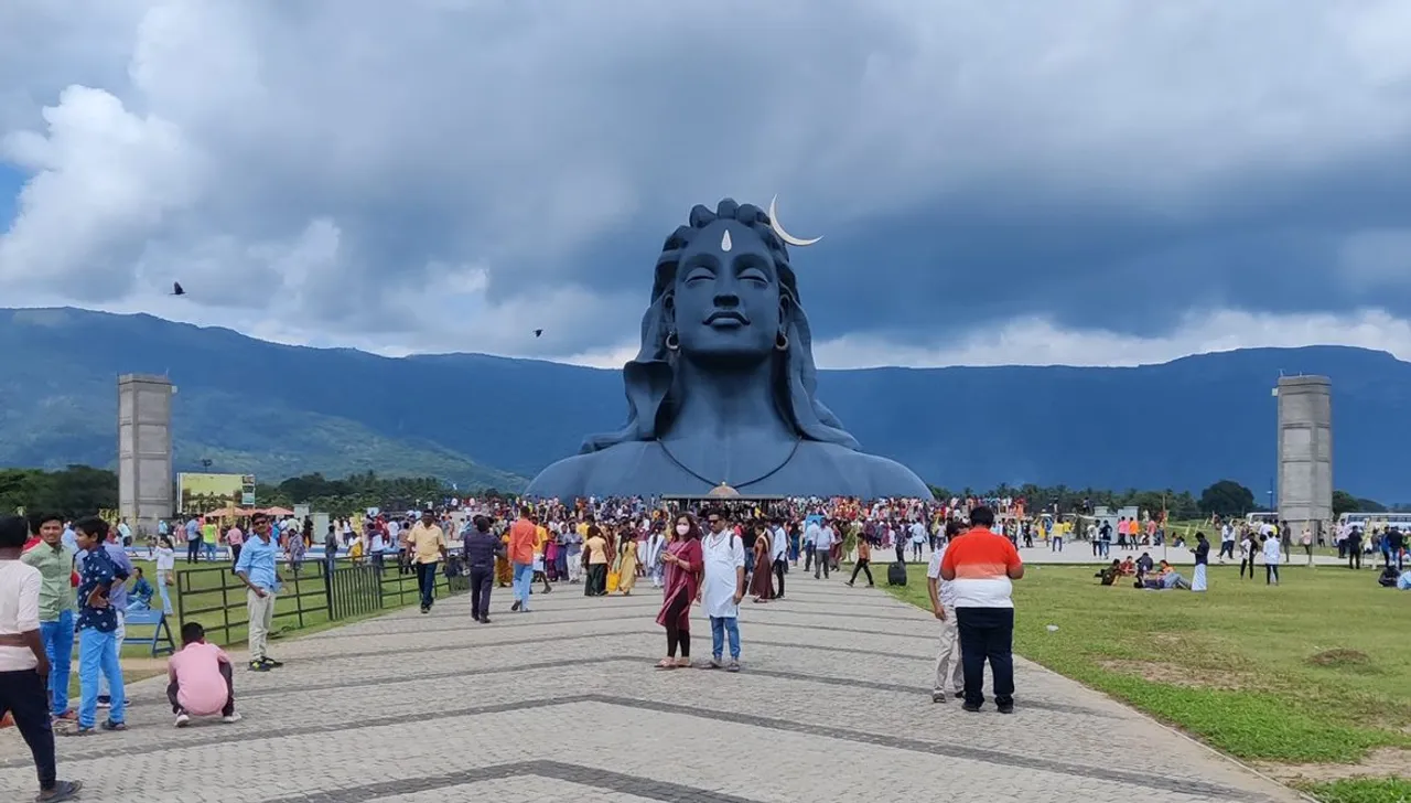 சுற்றுச்சூழல் அனுமதியின்றி கட்டிடங்கள்; ஈஷாவுக்கு எதிராக நடவடிக்கை எடுக்க தடை - உயர் நீதிமன்றம்