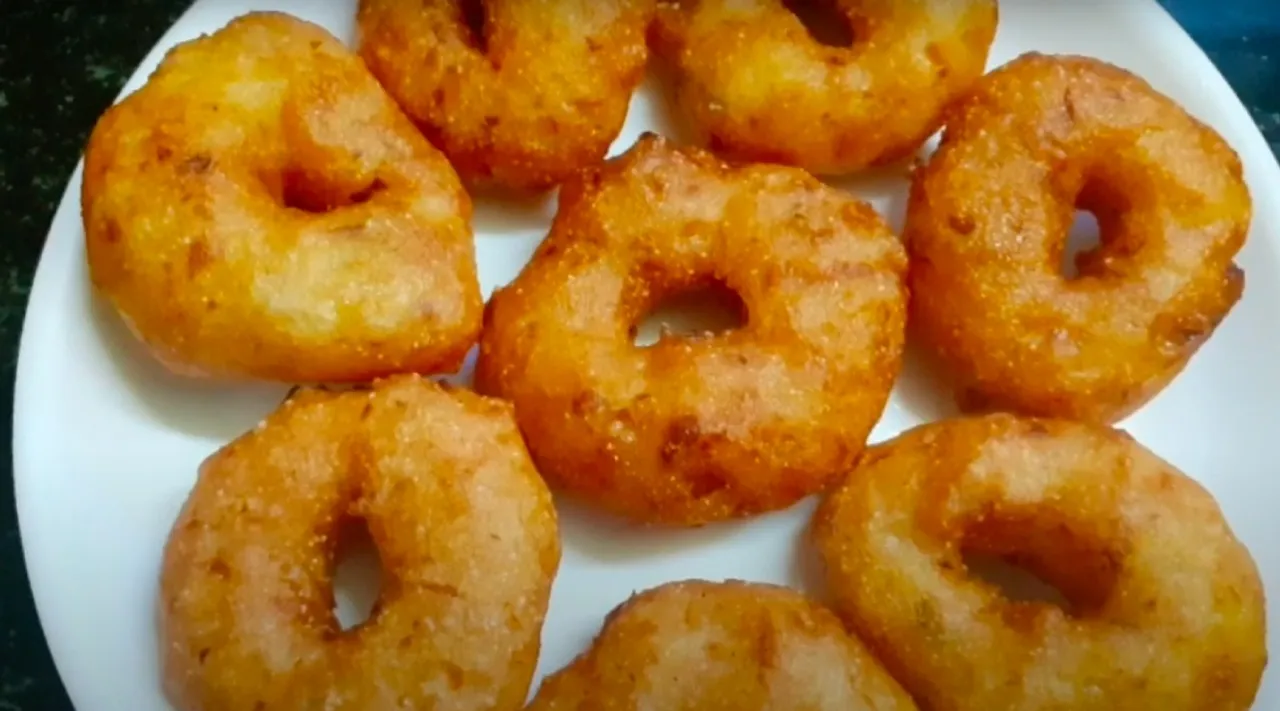 Instant Medu Vadai in tamil: how to make vada recipe in Leftover idli - Dosa Batter