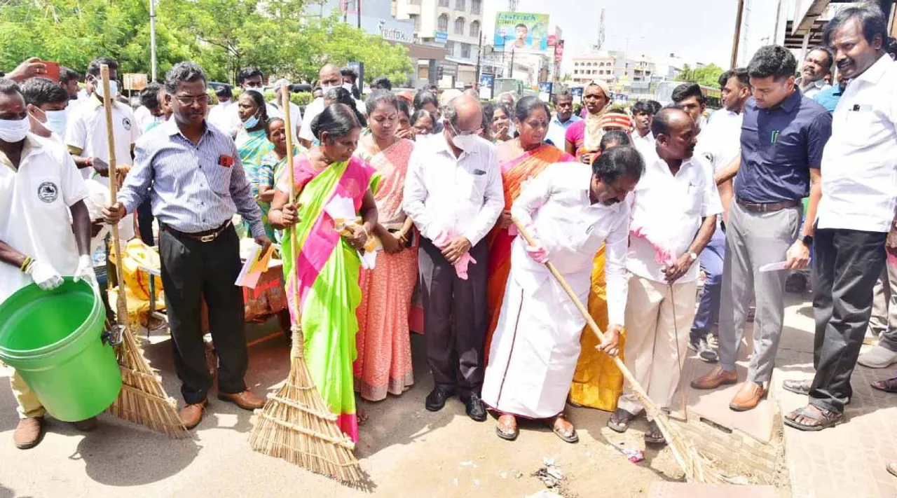 மாதத்தில் 2 நாள் முகாம்… திருச்சியை துடைத்து எடுத்த தூய்மைப் பணியாளர்கள்!