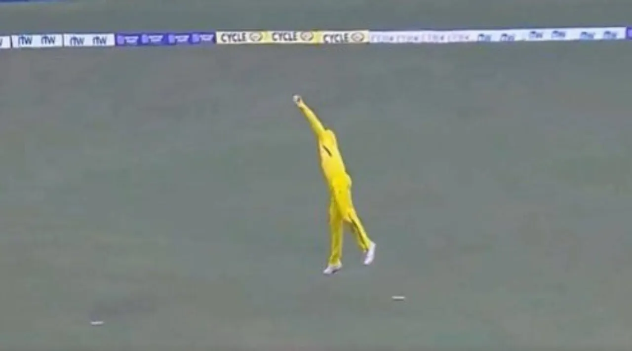 Watch viral video: brilliant one-handed catch by Warner stuns Ashton Agar