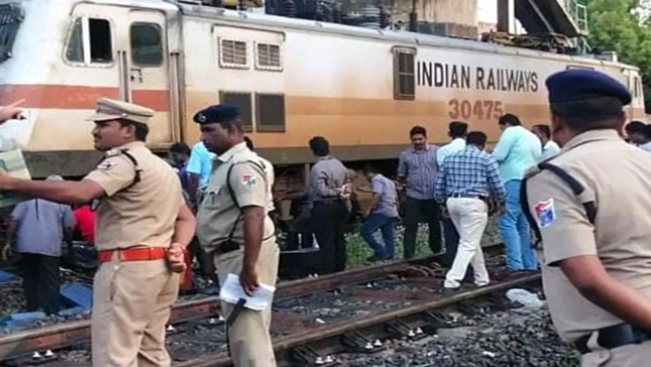 Chennai-Sengottai train engine derailed at Madurai station