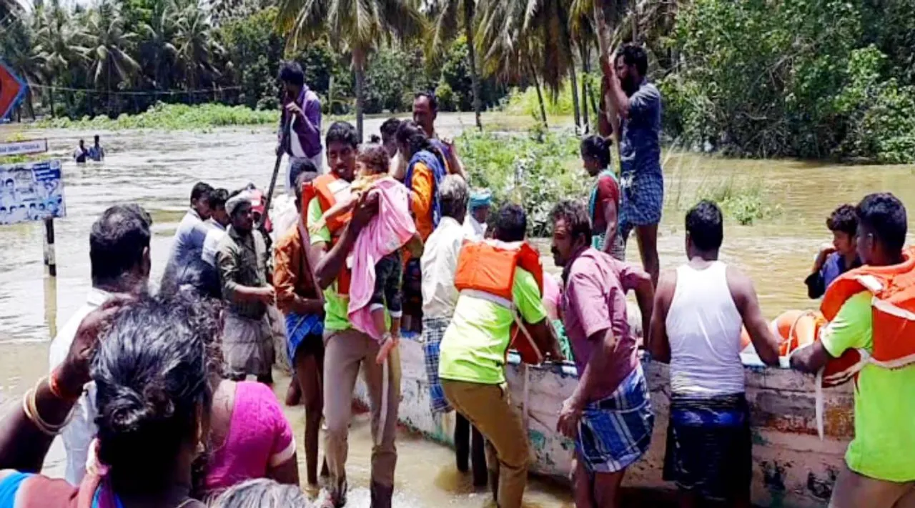 kollidam river flood, village people evacuated, கொள்ளிடம் ஆற்றில் வெள்ளப் பெருக்கு, கிராம மக்கள் வெளியேற்றம்