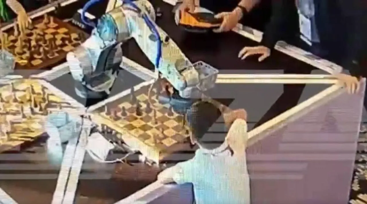 Chess Robot Breaks boy's finger During Moscow Open