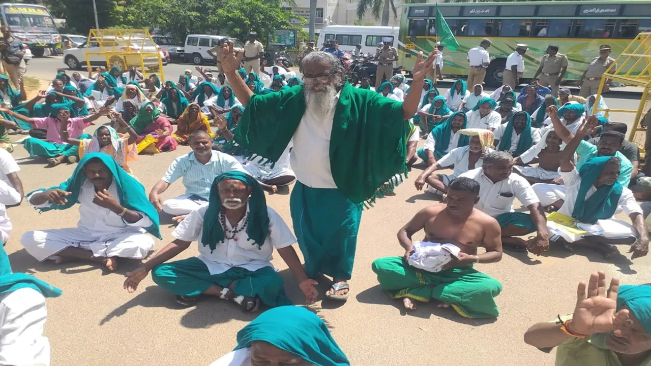 Ayya Kannu led Farmers wear headscarves and protest in Trichy