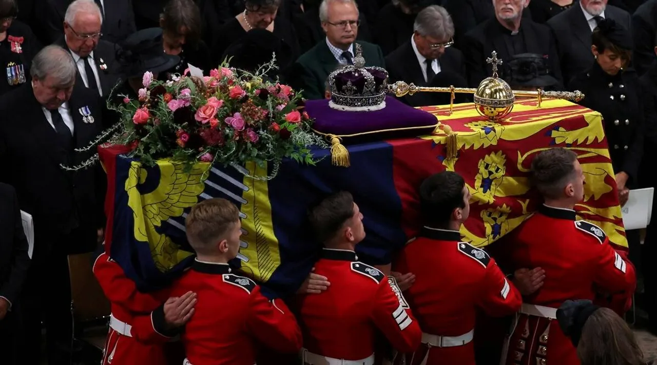 Queen Elizabeth II funeral live updates Queens state funeral service ends with UK national anthem pipers lament
