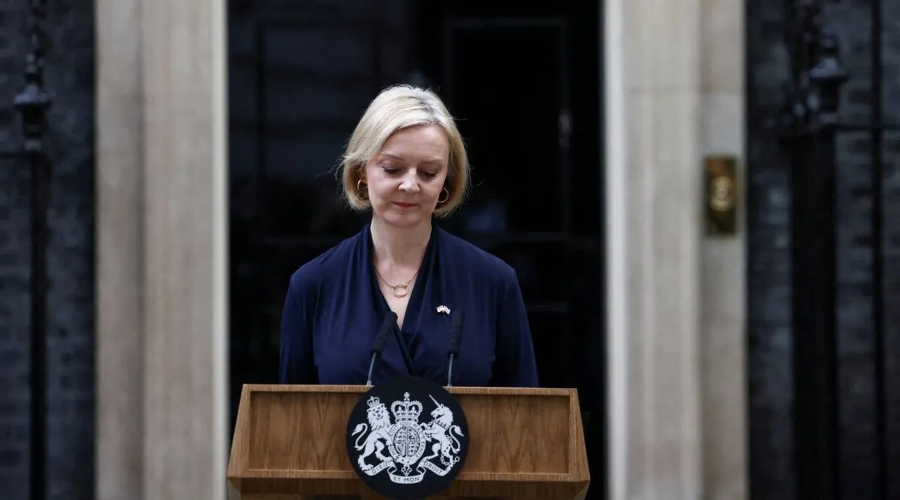 Liz Truss, Liz Truss resignation, Liz Truss resigns, Liz Truss news, UK PM resigns, UK political crisis, UK economy crisis, Liz Truss resignation news, Rishi Sunak, World new, indian express