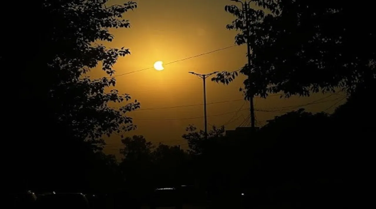 Solar Eclipse latest Updates: இந்தியாவின் பல்வேறு பகுதிகளில் தெரிய தொடங்கியது சூரிய கிரகணம்