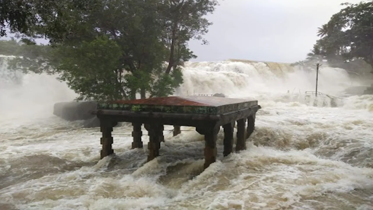 Kanyakumari received heavy rainfall flooding in Thirparappu waterfalls