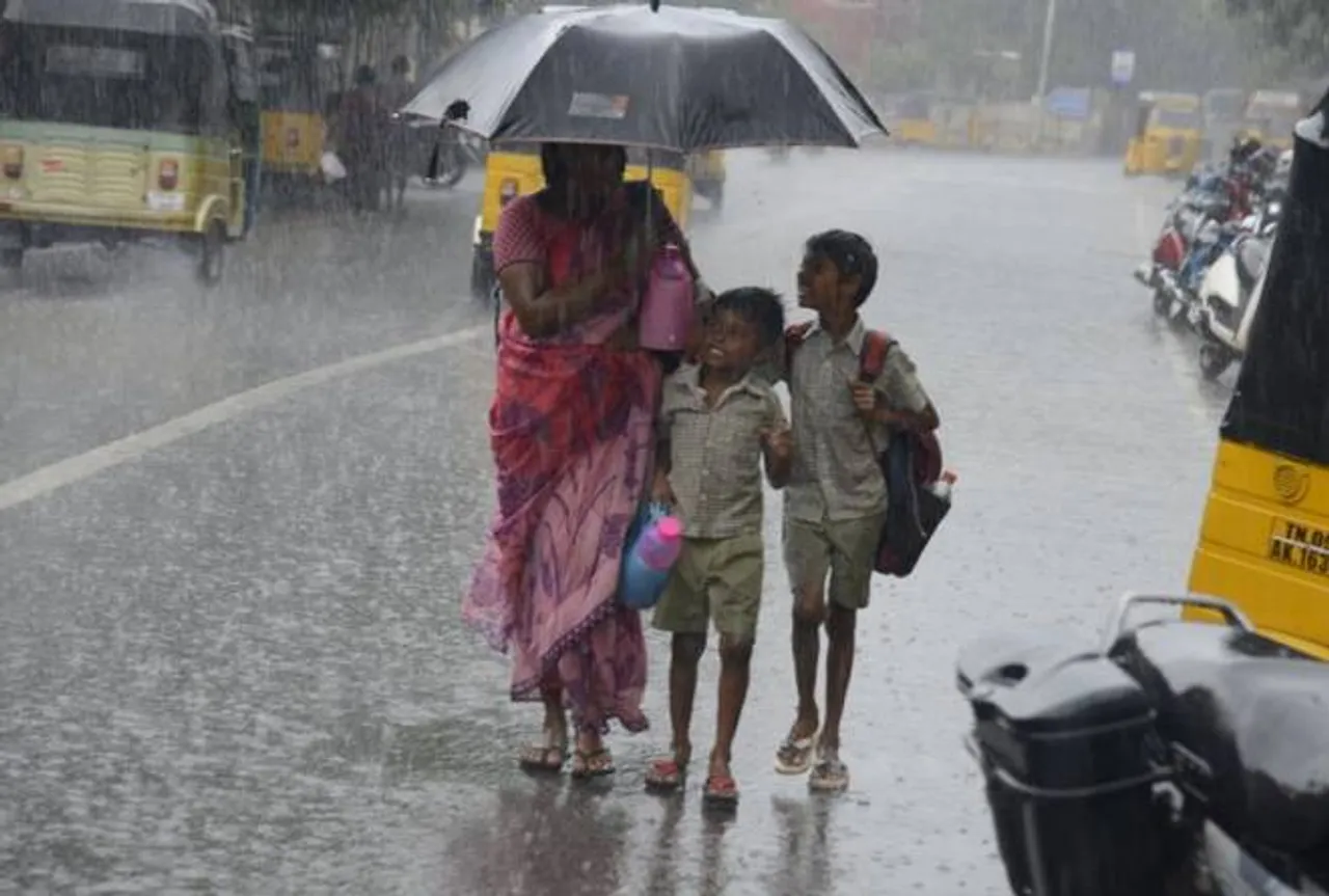 IMD says Chance to heavy rain in Tamil Nadu on 8th Dec