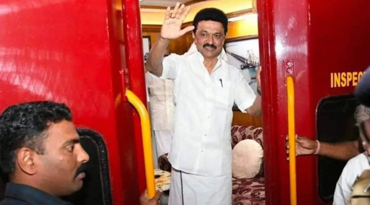 MK Stalin Travel by Train in Klaignar Karunanidhi Style, MK Stalin Travel by Train, MK Stalin Travel to Thenkasi by Train, முக ஸ்டாலின் கலைஞர் பாணி ரயில் பயணம், பொதிகை எக்ஸ்பிரஸில் தென்காசி செல்லும் ஸ்டாலின், Podhigai Express, Tamilnadu news