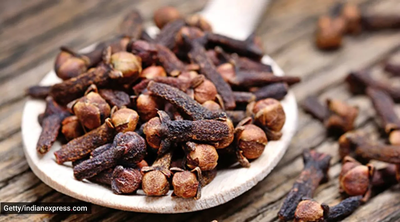 clove water benefits