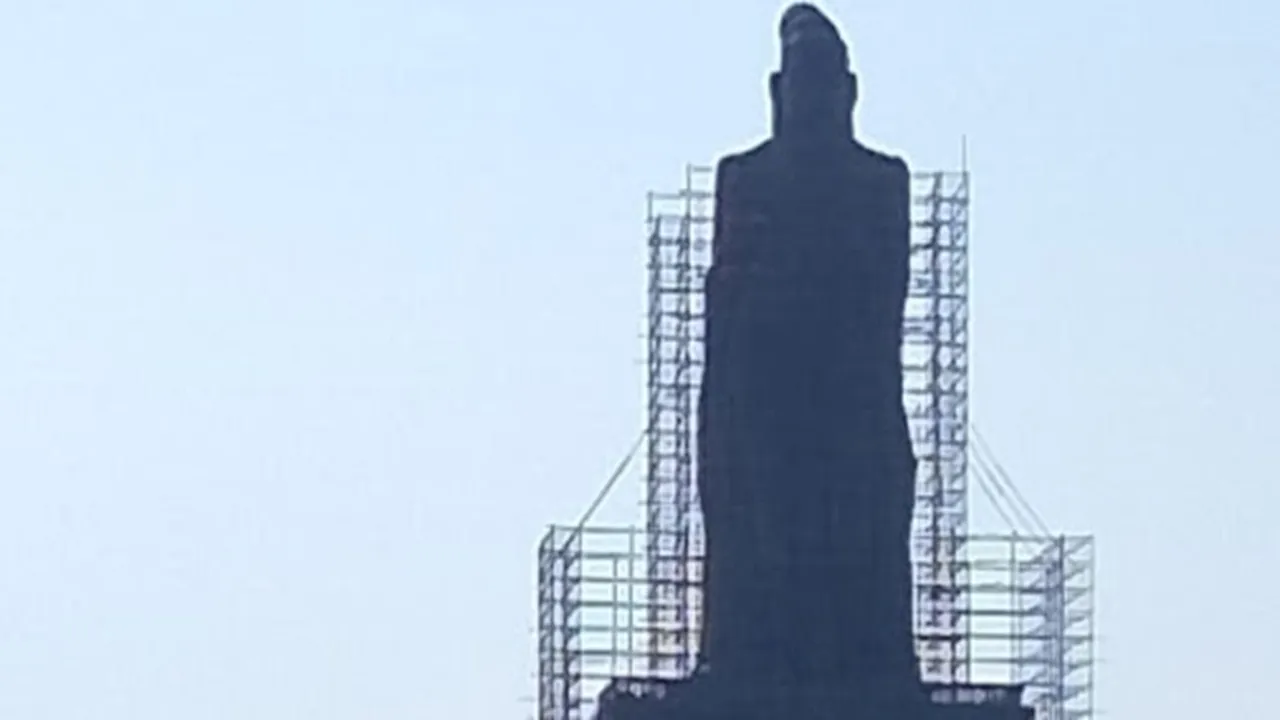 Will the anniversary of the unveiling of Thiruvalluvar statue be celebrated as a government event