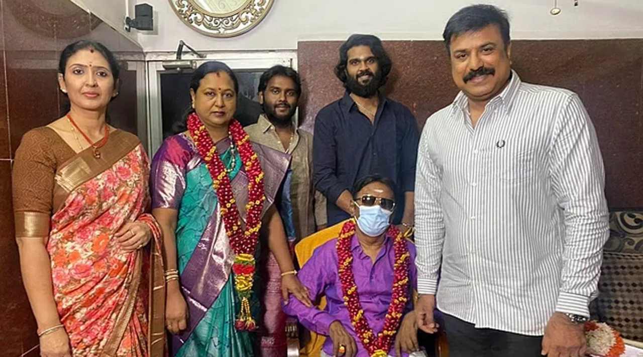 விஜயகாந்த்- பிரேமலதா 33-வது திருமண விழா கொண்டாட்டம்: வீடியோ- போட்டோஸ் வைரல்