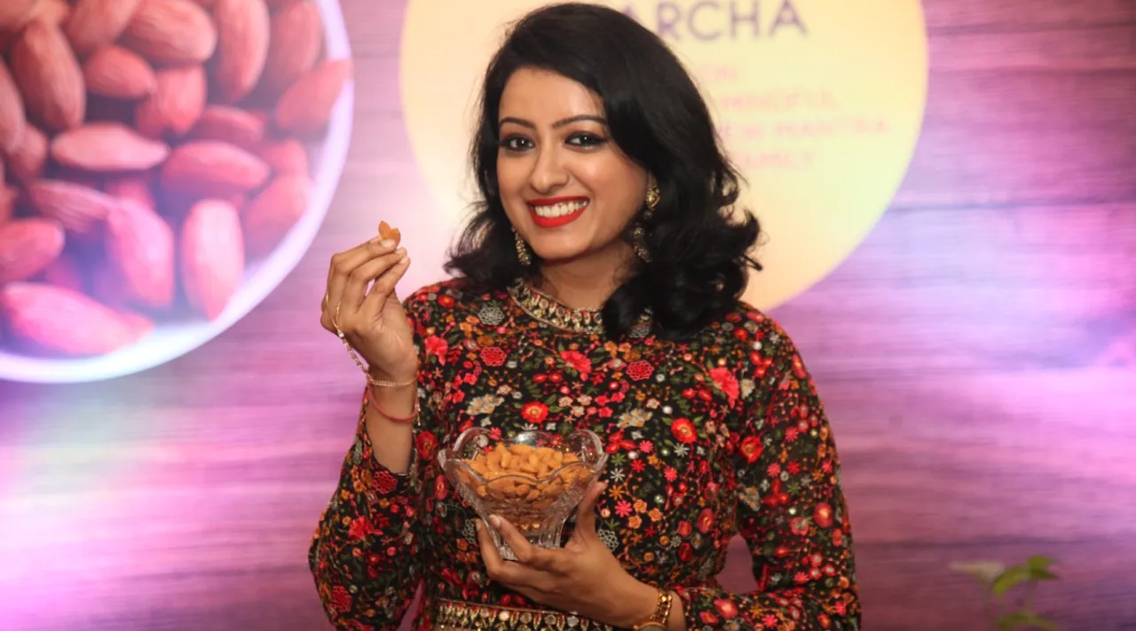 Actress Nisha Ganesh about almonds benefits Tamil News