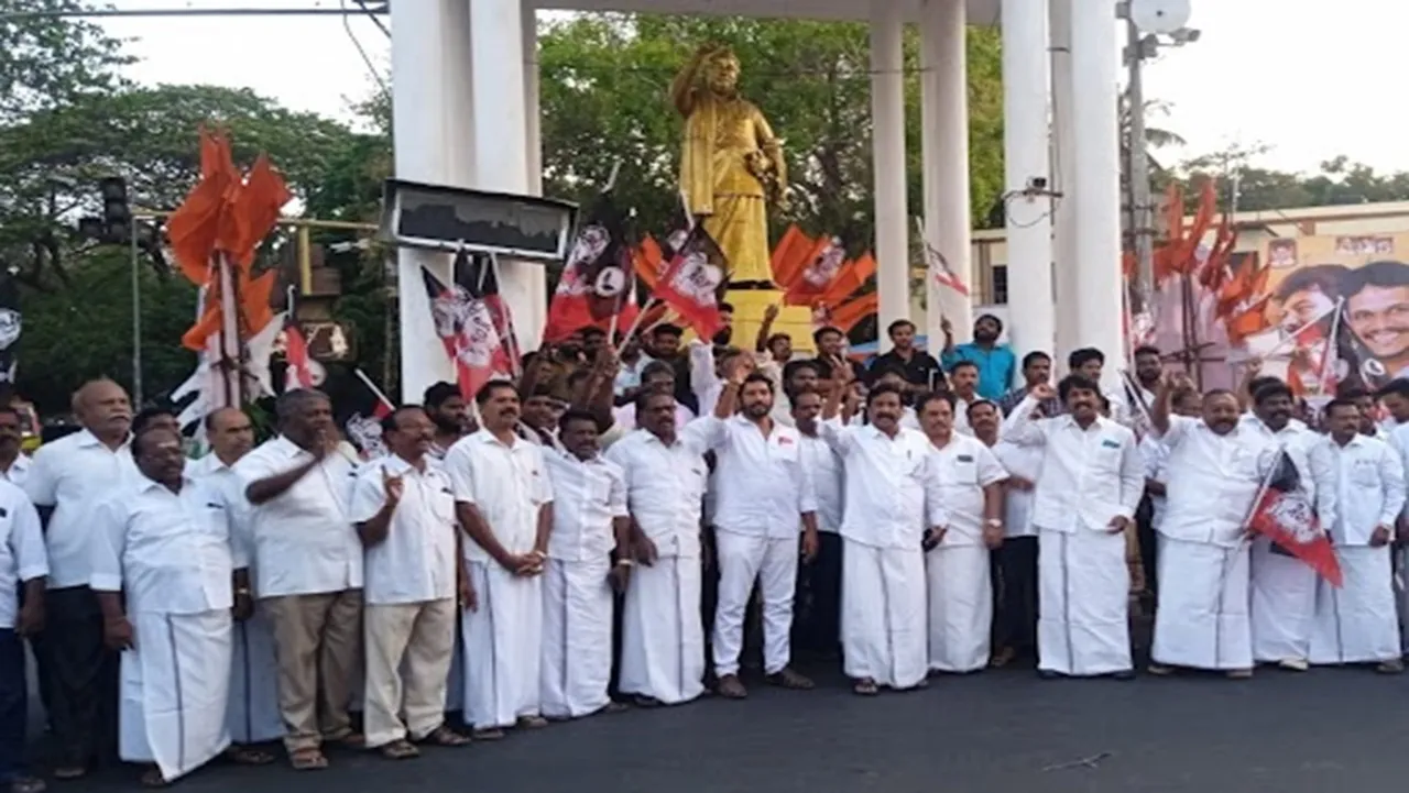 AIADMK protests in Puducherry against the filing of a case against Edappadi Palaniswami