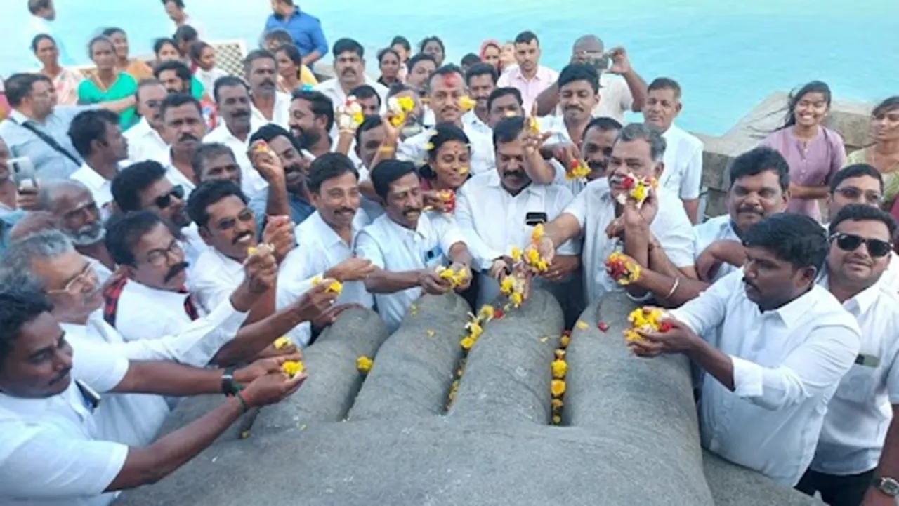 Kanyakumari Thiruvallur idol is allowed for public viewing