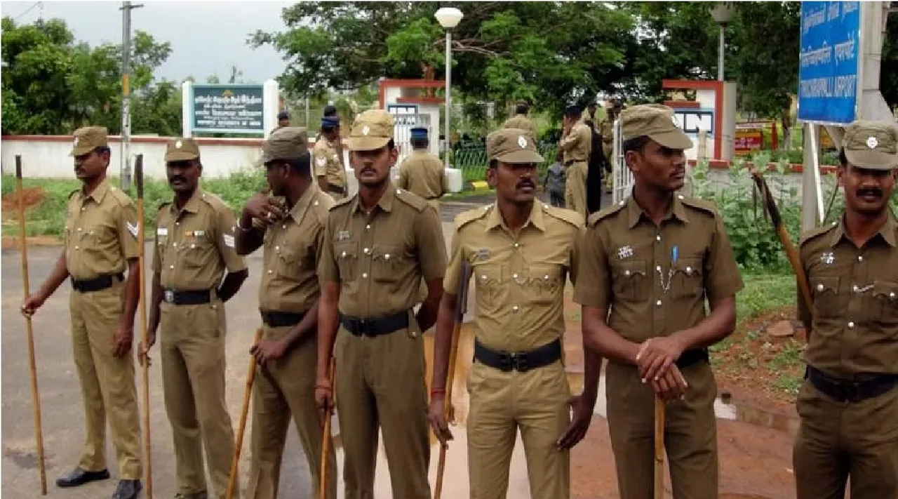 பாஜக நிர்வாகி  வீட்டுக்குள் அத்துமீறியதாக புகார்: 2 காவலர்கள் பணியிடை நீக்கம்