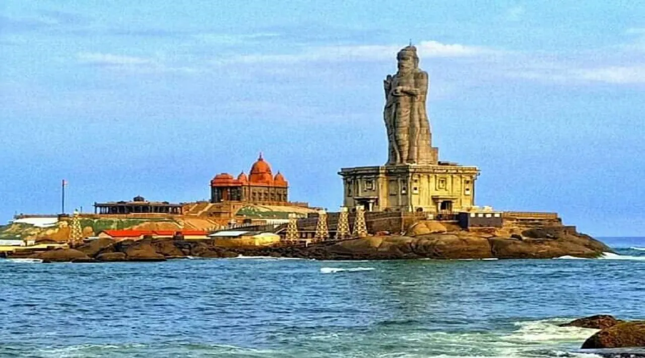 Thiruvalluvar statue