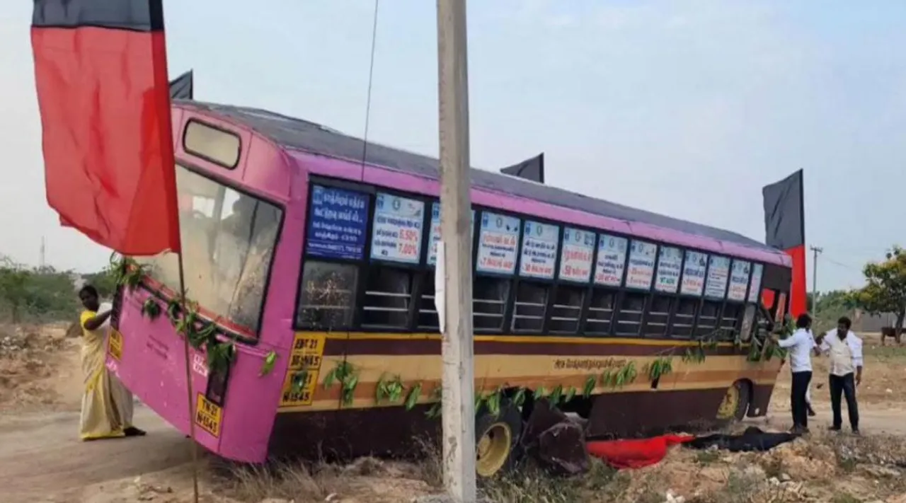 DMK MLA inaugurated new bus route, Kanchipuram, புதிய வழித் தடத்தை தொடங்கி வைத்து பஸ் ஓட்டிய தி.மு.க எம்.எல்.ஏ, பஸ் பள்ளத்தில் சிக்கியதால் பரபரப்பு, காஞ்சிபுரம், DMK, bus route, kanchipuram bus