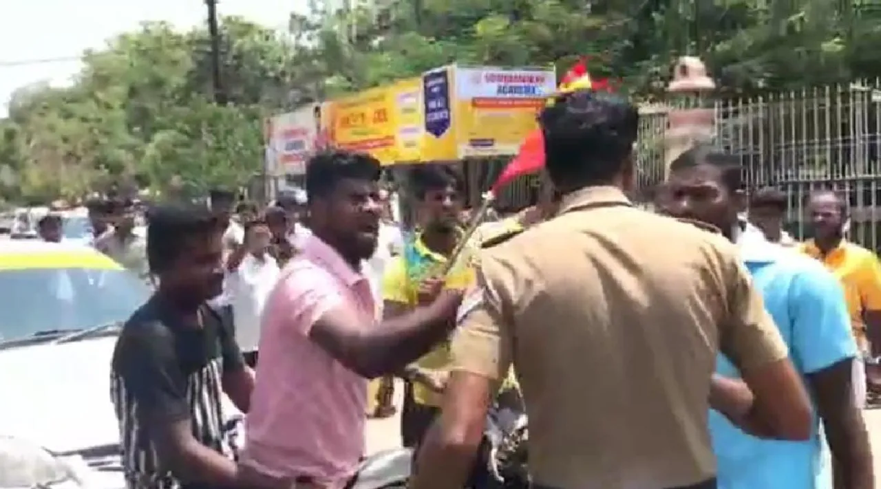 Trichy: perumbidugu mutharaiyar 1348th sadhaya vizha, police - youths collision Tamil News