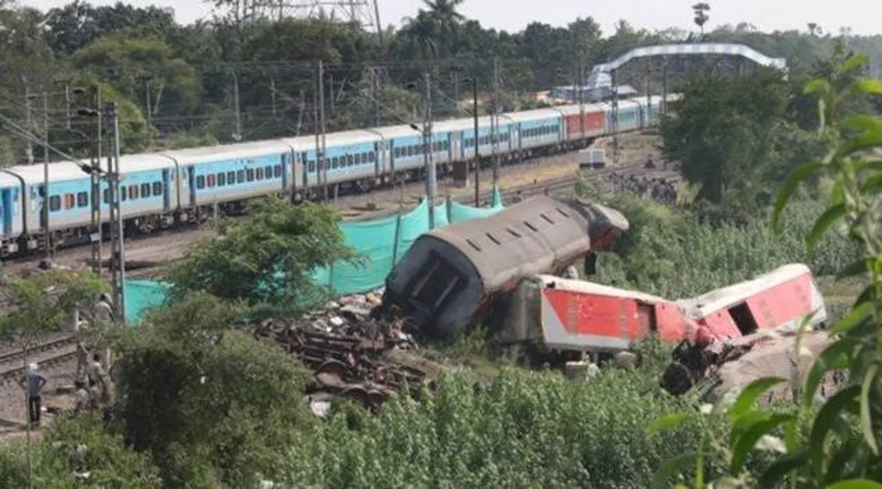 Video captures final moments before Coromandel Express crashed