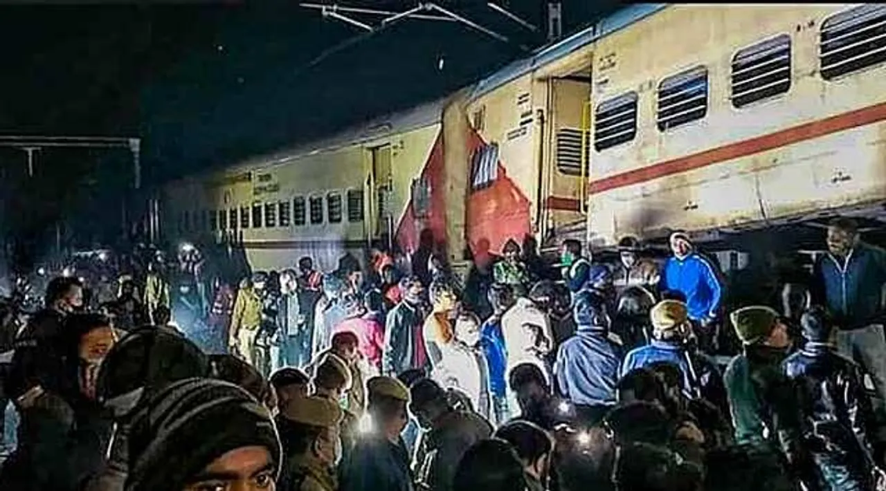 The Shalimar-Chennai Coromandel Express and the Yeswanthpur-Howrah Express derailed at around 7 pm on Friday. (Photo: PTI)