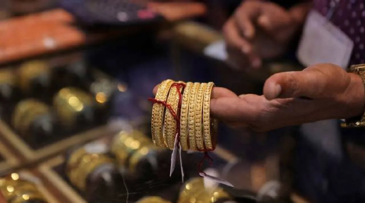 How much gold can a man keep what does the income tax department say