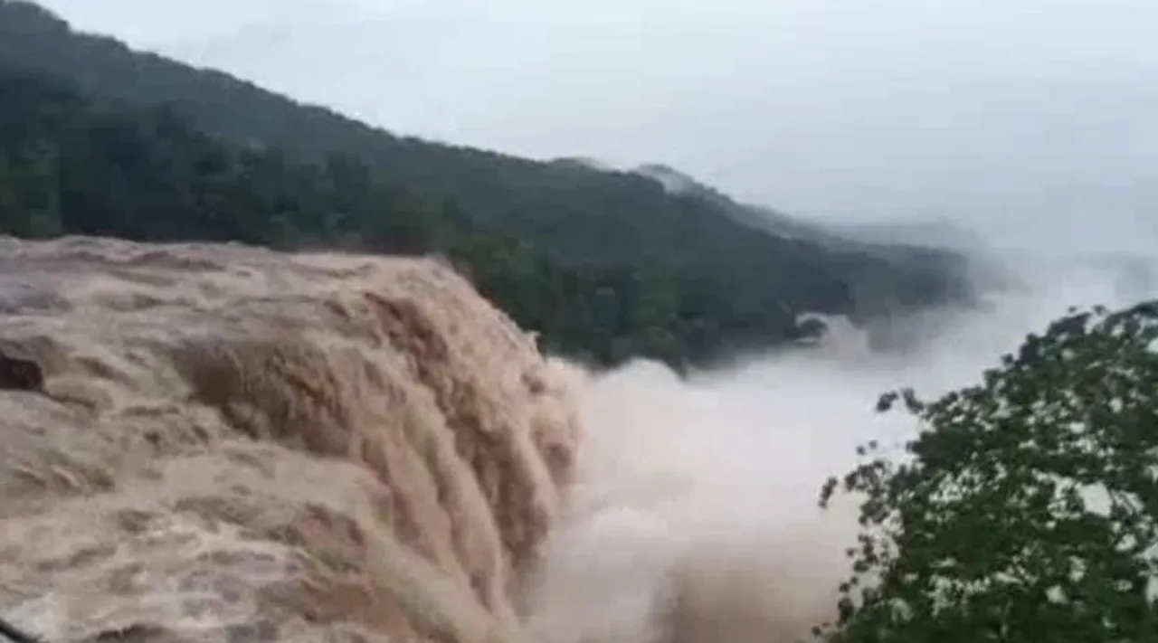 Coimbatore: Valparai Athirapally Falls flood, Tourists banned Tamil News