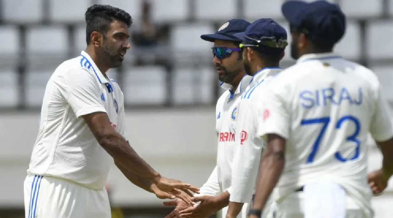 IND vs WI: R Ashwin First Indian Bowler Dismiss Father-son Duo, Removes T Chanderpaul Tamil News