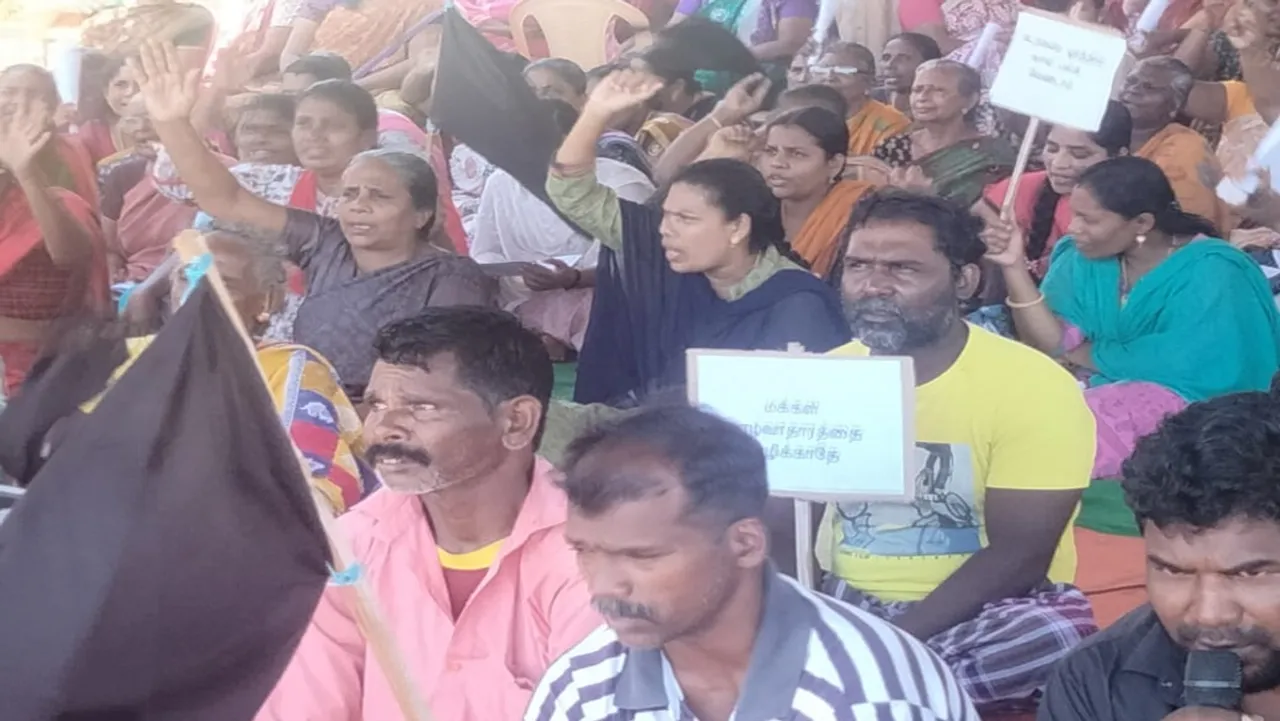 Opposition to the construction of a new petrol station in Chinna Muttam