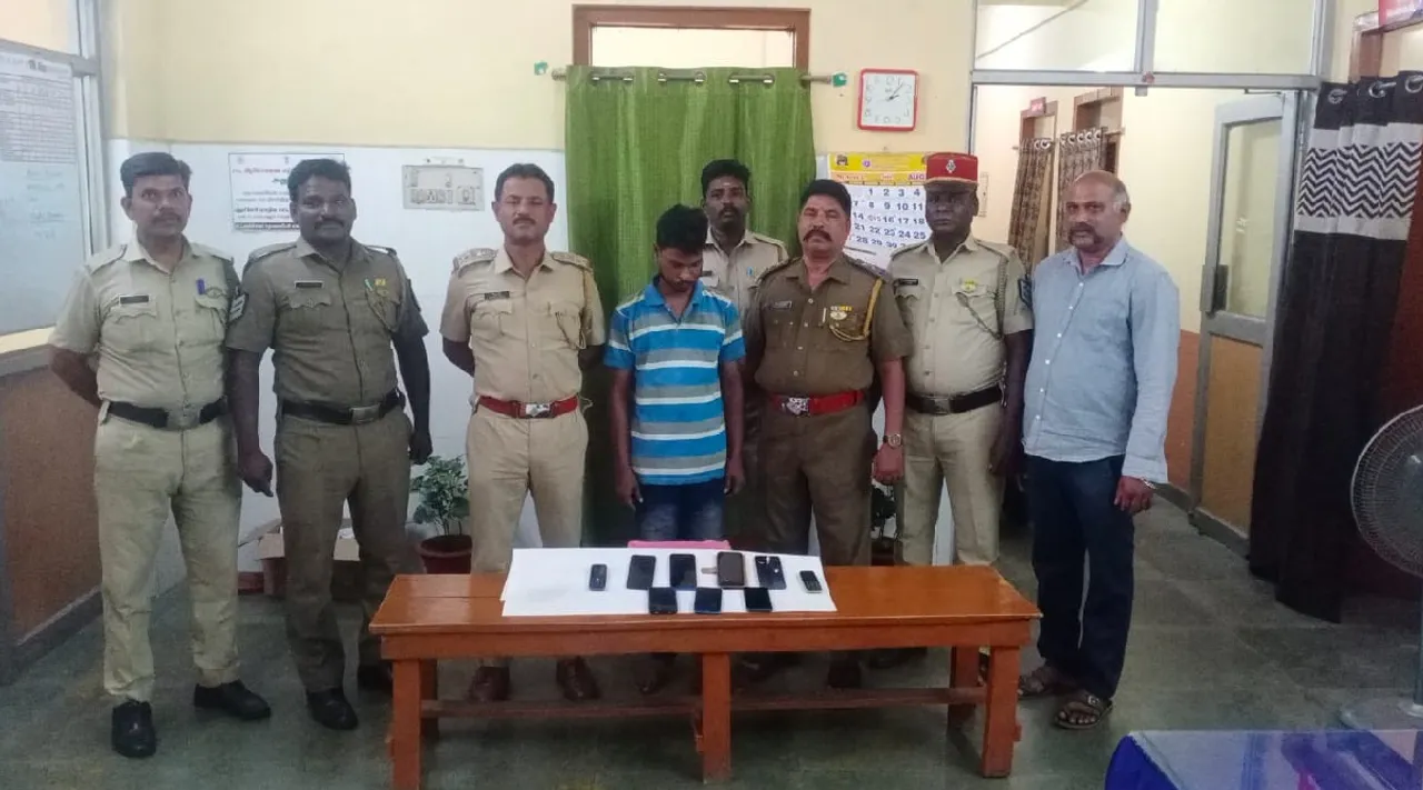Puducherry: hotel Waiter steal smartphones, police arrested Tamil News