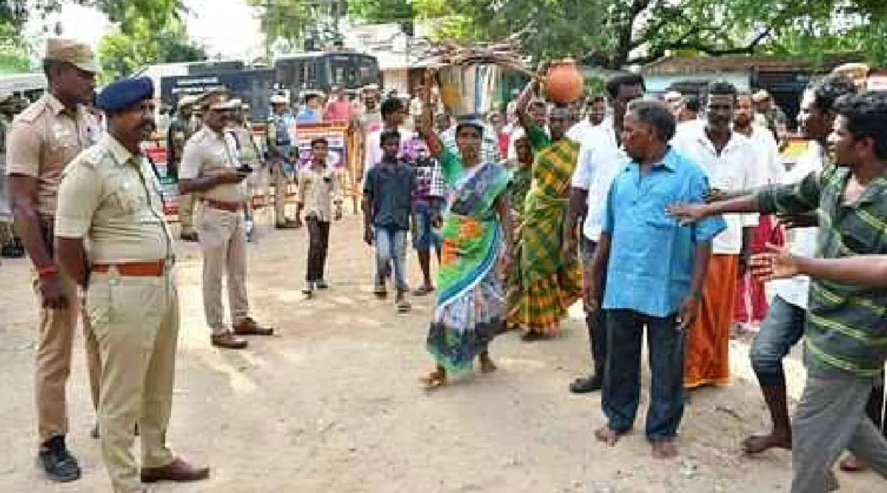 Tiruvannamalai: Mariamman temple Chellankuppam Dalits first time in 100 years Tamil News