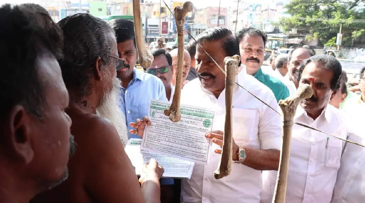 TN minister K. N. Nehru meets P Ayyakannu and protesting farmers in Trichy Tamil News