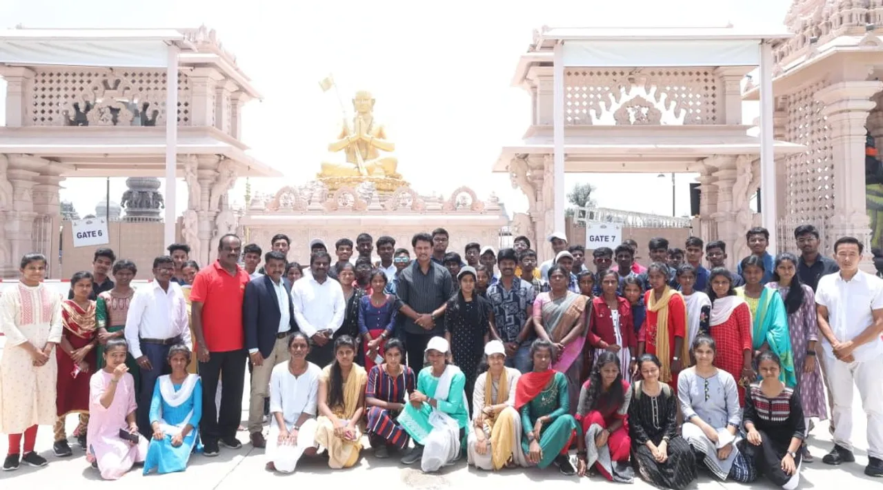 Trichy: TN Minister Anbil Mahesh Poiyamozhi 60 Students Hyderabad Tamil News