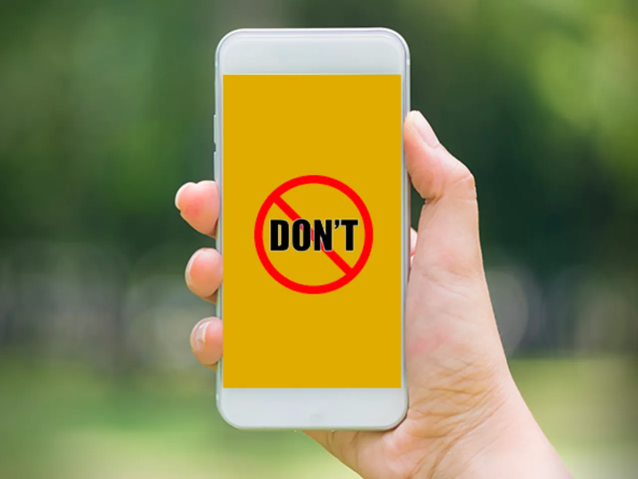 8 Things You Should Never Store in Your Smartphone